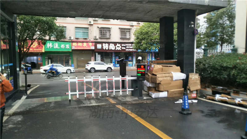 湖南停車場道閘車牌識別系統案例